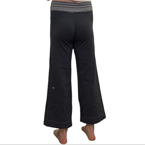 Grey Lululemon cropped flare yoga pants mid-rise with drawstring - Picture 5 of 7